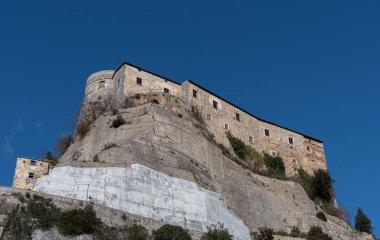 Cerro al Volturno, İtalya 'nın Molise eyaletinde yer alan bir şehirdir. Cerro Cerro Cerris 'in de dahil olduğu meşe ağaçları açısından zengin toprakları nedeniyle Cerro olarak da adlandırılır..