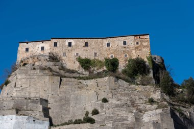 Cerro al Volturno, İtalya 'nın Molise eyaletinde yer alan bir şehirdir. Cerro Cerro Cerris 'in de dahil olduğu meşe ağaçları açısından zengin toprakları nedeniyle Cerro olarak da adlandırılır..