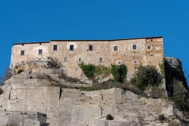 Cerro al Volturno, İtalya 'nın Molise eyaletinde yer alan bir şehirdir. Cerro Cerro Cerris 'in de dahil olduğu meşe ağaçları açısından zengin toprakları nedeniyle Cerro olarak da adlandırılır..