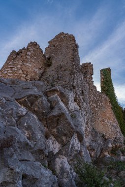 Rocchetta al Volturno, Rocchetta Alta adı verilen orijinal köy tarafından dağda savunma pozisyonu olarak kurulmuştur ve Rocchetta Nuova daha alçak irtifada yer almaktadır..