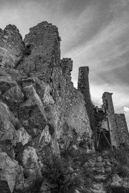 Rocchetta al Volturno, Rocchetta Alta adı verilen orijinal köy tarafından dağda savunma pozisyonu olarak kurulmuştur ve Rocchetta Nuova daha alçak irtifada yer almaktadır..