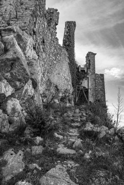 Rocchetta al Volturno, Rocchetta Alta adı verilen orijinal köy tarafından dağda savunma pozisyonu olarak kurulmuştur ve Rocchetta Nuova daha alçak irtifada yer almaktadır..