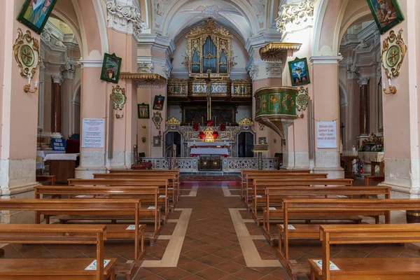 Capracotta, Isernia, Molise. Santa Maria Assunta Parish Kilisesi. Ana kilise olan ve şehrin en yüksek kesiminde, Terravecchia bölgesinde yer almaktadır.