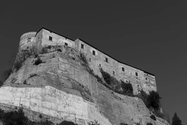 Cerro al Volturno, İtalya 'nın Molise eyaletinde yer alan bir şehirdir. Cerro Cerro Cerris 'in de dahil olduğu meşe ağaçları açısından zengin toprakları nedeniyle Cerro olarak da adlandırılır..