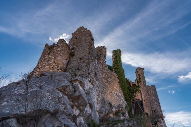 Rocchetta al Volturno, Rocchetta Alta adı verilen orijinal köy tarafından dağda savunma pozisyonu olarak kurulmuştur ve Rocchetta Nuova daha alçak irtifada yer almaktadır..