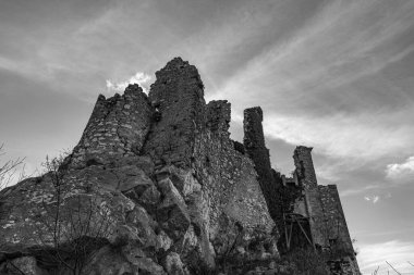 Rocchetta al Volturno, Rocchetta Alta adı verilen orijinal köy tarafından dağda savunma pozisyonu olarak kurulmuştur ve Rocchetta Nuova daha alçak irtifada yer almaktadır..