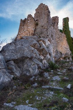 Rocchetta al Volturno, Rocchetta Alta adı verilen orijinal köy tarafından dağda savunma pozisyonu olarak kurulmuştur ve Rocchetta Nuova daha alçak irtifada yer almaktadır..