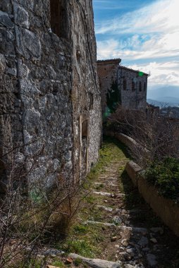 Rocchetta al Volturno, Rocchetta Alta adı verilen orijinal köy tarafından dağda savunma pozisyonu olarak kurulmuştur ve Rocchetta Nuova daha alçak irtifada yer almaktadır..