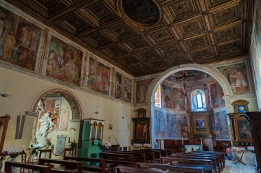 SS Cosma ve Damiano Sığınağı Isernia 'da yer almaktadır. Tapınak 1130 'dan beri var. İçinde, on yedinci yüzyılın gümüş büstleri, içindeki iki azizin kutsal emanetleriyle kutsanmıştır..