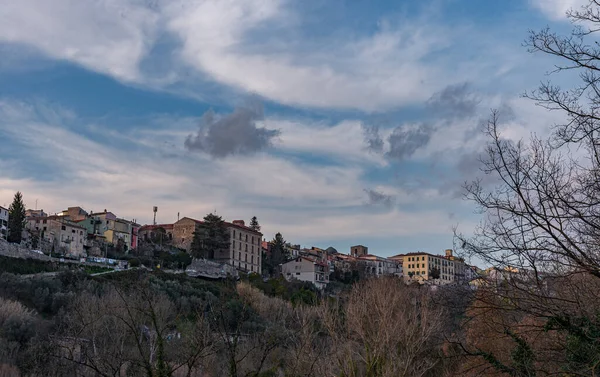 Eşanlamlı Molise Ilinin Başkenti Sernia Nın Tarihi Merkezinin Parıltıları Yazın — Stok fotoğraf