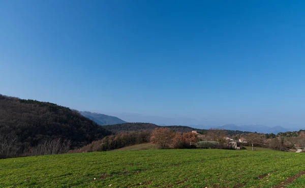 モリーズはイタリアの山岳地帯で アドリア海を見下ろす海岸線が広がっています アペニン山脈のアブルッツォ国立公園の一部で 豊かな野生動物が含まれています — ストック写真