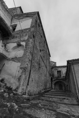 Rocchetta al Volturno, Rocchetta Alta adı verilen orijinal köy tarafından dağda savunma pozisyonu olarak kurulmuştur ve Rocchetta Nuova daha alçak irtifada yer almaktadır..