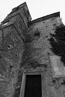 Rocchetta al Volturno, Rocchetta Alta adı verilen orijinal köy tarafından dağda savunma pozisyonu olarak kurulmuştur ve Rocchetta Nuova daha alçak irtifada yer almaktadır..