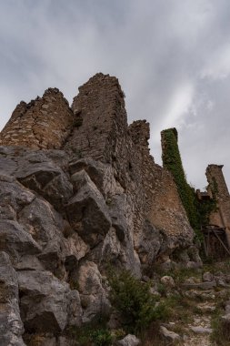 Rocchetta al Volturno, Rocchetta Alta adı verilen orijinal köy tarafından dağda savunma pozisyonu olarak kurulmuştur ve Rocchetta Nuova daha alçak irtifada yer almaktadır..