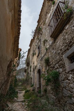 Rocchetta al Volturno, Rocchetta Alta adı verilen orijinal köy tarafından dağda savunma pozisyonu olarak kurulmuştur ve Rocchetta Nuova daha alçak irtifada yer almaktadır..