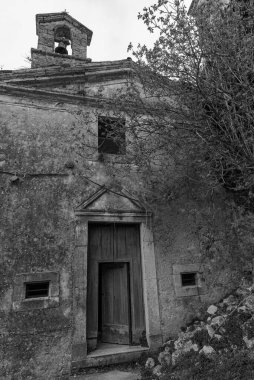 Rocchetta al Volturno, Rocchetta Alta adı verilen orijinal köy tarafından dağda savunma pozisyonu olarak kurulmuştur ve Rocchetta Nuova daha alçak irtifada yer almaktadır..