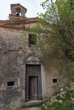 Rocchetta al Volturno, Rocchetta Alta adı verilen orijinal köy tarafından dağda savunma pozisyonu olarak kurulmuştur ve Rocchetta Nuova daha alçak irtifada yer almaktadır..