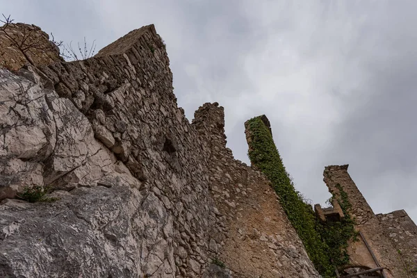 ロッチェッタ ヴォルトゥルノは 元の村であるロッチェッタ アルタ Rocchetta Alta によって形成され 山とロッチェッタ ヌオーヴァ Rocchetta — ストック写真