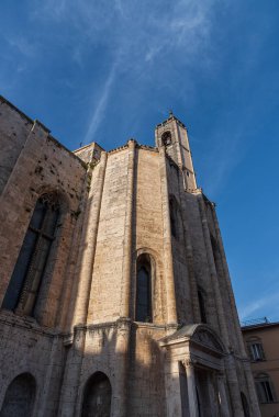 Ascoli Piceno 'daki San Francesco Kilisesi, Fransisken mimarisinin en iyi İtalyan eserlerinden biri olarak kabul edilir..