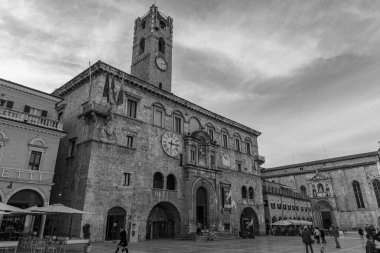 Palazzo dei Capitani del Popolo, Ascoli Piceno 'nun en bilinen tarihi binalarından biridir..