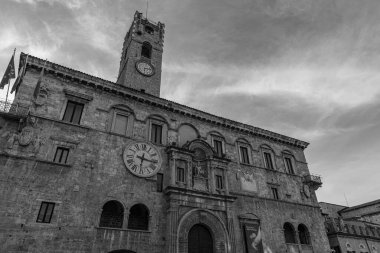 Palazzo dei Capitani del Popolo, Ascoli Piceno 'nun en bilinen tarihi binalarından biridir..