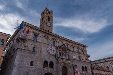Palazzo dei Capitani del Popolo, Ascoli Piceno 'nun en bilinen tarihi binalarından biridir..