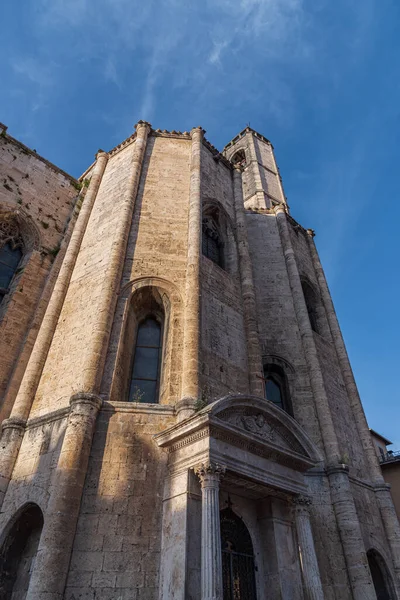 アスコリ ピエーノのサン フランチェスコ教会は フランシスコの建築物の中で最も優れたイタリアの作品の一つと考えられており マルケ州地域で最も代表的なフランシスコ会の宗教建築物です — ストック写真
