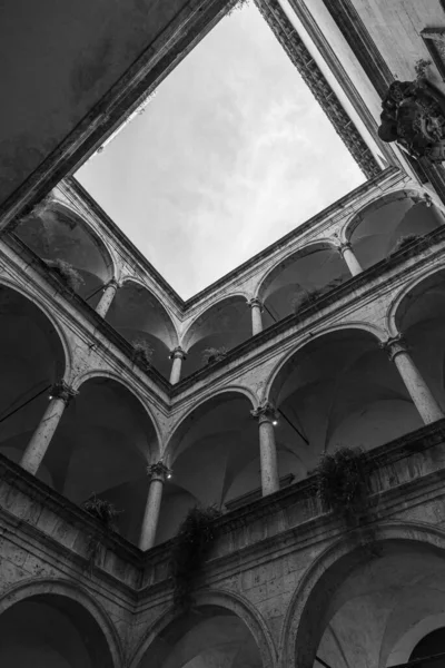 波波洛宫是阿索里皮科诺最有名的历史建筑之一 — 图库照片