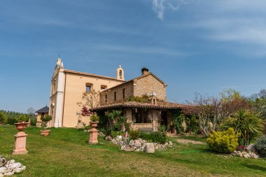 Ascension Dağı 'nın eteğinde küçük bir açıklıkta Madonna della Consolazione ya da Montemisio' nun Sığınağı bulunur. Kilise, tanrıça Artemis ya da Artem 'e adanmış putperest bir tapınağın kalıntıları üzerine inşa edilmiş Farfa rahipleri tarafından inşa edilmiştir.