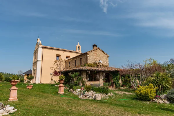Ascension Dağı 'nın eteğinde küçük bir açıklıkta Madonna della Consolazione ya da Montemisio' nun Sığınağı bulunur. Kilise, tanrıça Artemis ya da Artem 'e adanmış putperest bir tapınağın kalıntıları üzerine inşa edilmiş Farfa rahipleri tarafından inşa edilmiştir.