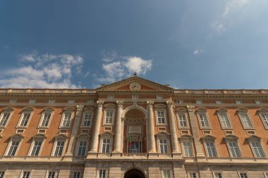 Caserta, Campania, İtalya, Vanvitellian Sarayı. Caserta 'da parkı olan bir kraliyet sarayı. Burası dünyanın en büyük kraliyet evi..