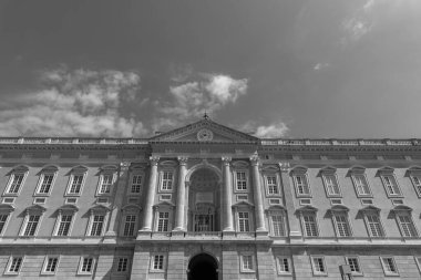 Caserta, Campania, İtalya, Vanvitellian Sarayı. Caserta 'da parkı olan bir kraliyet sarayı. Burası dünyanın en büyük kraliyet evi..