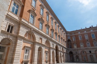 Caserta, Campania, İtalya, Vanvitellian Sarayı. Caserta 'da parkı olan bir kraliyet sarayı. Burası dünyanın en büyük kraliyet evi..