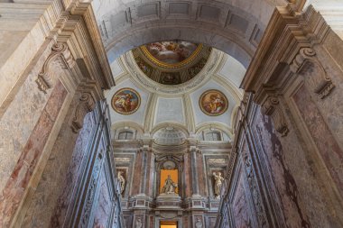 Caserta, Campania, İtalya, Vanvitellian Sarayı. Caserta 'da parkı olan bir kraliyet sarayı. Burası dünyanın en büyük kraliyet evi..