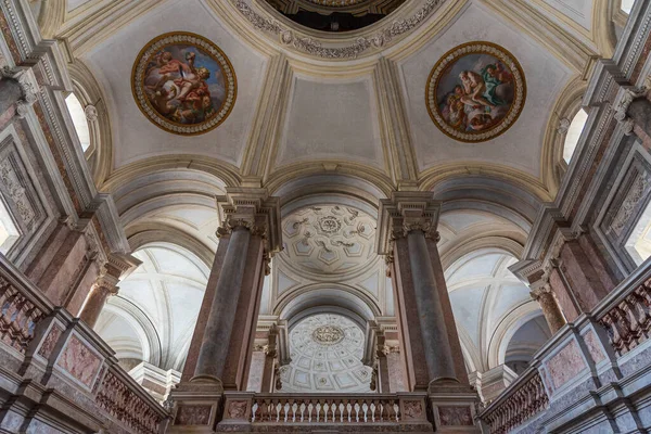 Caserta, Campania, İtalya, Vanvitellian Sarayı. Caserta 'da parkı olan bir kraliyet sarayı. Burası dünyanın en büyük kraliyet evi..