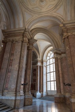Caserta, Campania, İtalya, Vanvitellian Sarayı. Caserta 'da parkı olan bir kraliyet sarayı. Burası dünyanın en büyük kraliyet evi..