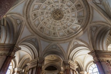 Caserta, Campania, İtalya, Vanvitellian Sarayı. Caserta 'da parkı olan bir kraliyet sarayı. Burası dünyanın en büyük kraliyet evi..