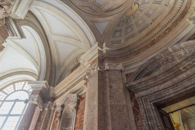 Caserta, Campania, İtalya, Vanvitellian Sarayı. Caserta 'da parkı olan bir kraliyet sarayı. Burası dünyanın en büyük kraliyet evi..