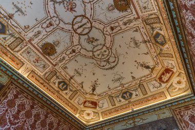 Caserta, Campania, İtalya, Vanvitellian Sarayı. Caserta 'da parkı olan bir kraliyet sarayı. Burası dünyanın en büyük kraliyet evi..