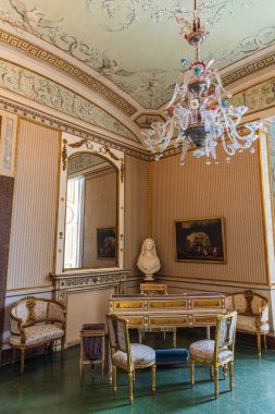 Caserta, Campania, İtalya, Vanvitellian Sarayı. Caserta 'da parkı olan bir kraliyet sarayı. Burası dünyanın en büyük kraliyet evi..