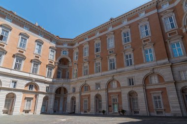 Caserta, Campania, İtalya, Vanvitellian Sarayı. Caserta 'da parkı olan bir kraliyet sarayı. Burası dünyanın en büyük kraliyet evi..