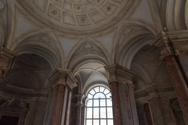 Caserta, Campania, İtalya, Vanvitellian Sarayı. Caserta 'da parkı olan bir kraliyet sarayı. Burası dünyanın en büyük kraliyet evi..