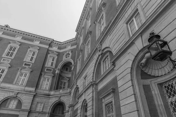 Caserta, Campania, İtalya, Vanvitellian Sarayı. Caserta 'da parkı olan bir kraliyet sarayı. Burası dünyanın en büyük kraliyet evi..