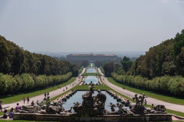 Caserta Kraliyet Sarayı, Caserta 'da yer alan ve tarihsel olarak Sicilya' nın Burbonları 'na ait bir kraliyet sarayıdır..