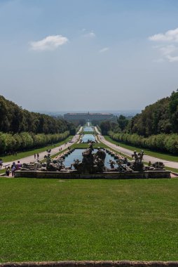 Caserta Kraliyet Sarayı, Caserta 'da yer alan ve tarihsel olarak Sicilya' nın Burbonları 'na ait bir kraliyet sarayıdır..