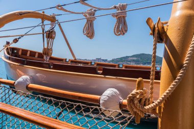 Amerigo Vespucci, Deniz Harp Okulu 'nun normal rollerinde subay adaylarının eğitimi için inşa edilmiş bir donanma gemisidir..