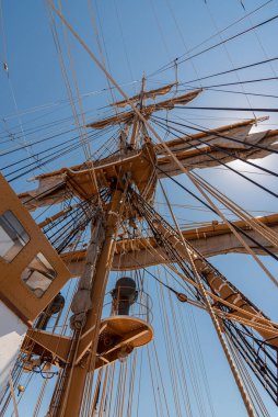 Amerigo Vespucci, Deniz Harp Okulu 'nun normal rollerinde subay adaylarının eğitimi için inşa edilmiş bir donanma gemisidir..