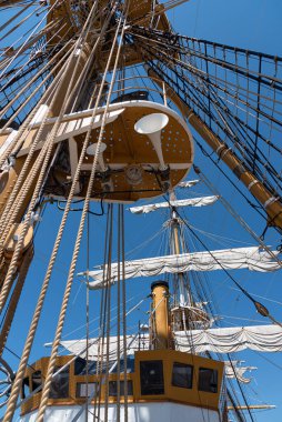 Amerigo Vespucci, Deniz Harp Okulu 'nun normal rollerinde subay adaylarının eğitimi için inşa edilmiş bir donanma gemisidir..
