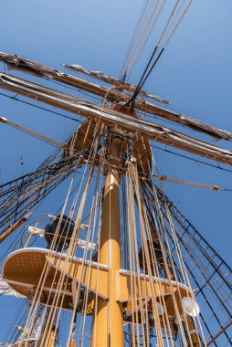 Amerigo Vespucci, Deniz Harp Okulu 'nun normal rollerinde subay adaylarının eğitimi için inşa edilmiş bir donanma gemisidir..