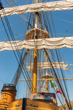 Amerigo Vespucci, Deniz Harp Okulu 'nun normal rollerinde subay adaylarının eğitimi için inşa edilmiş bir donanma gemisidir..